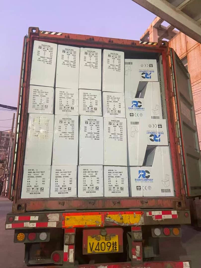 كونتينر محمّل بمنتجات شركة راما للمواد الصحية