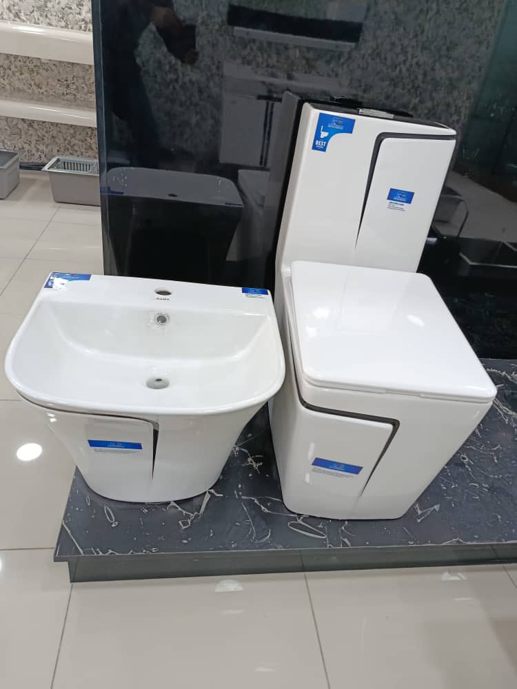 واجهة معرض شركة راما للمواد الصحية