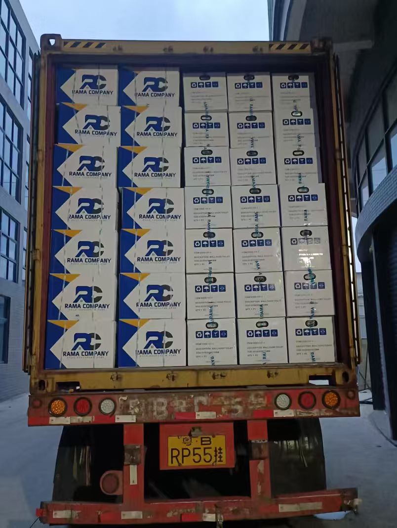 رص كراتين منتجات راما على الطبالي